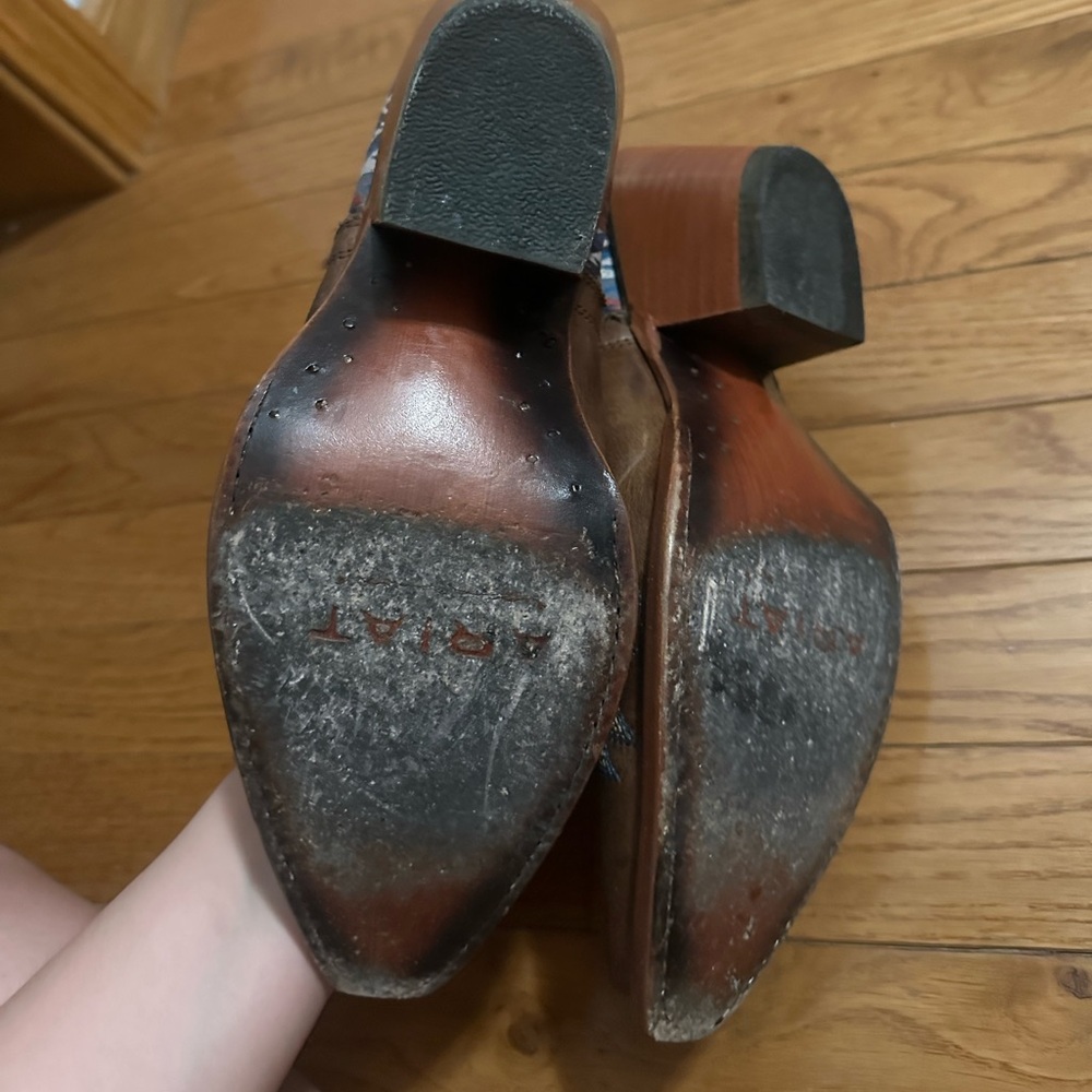 7.5 Ariat Boots! - Picture 2 of 8